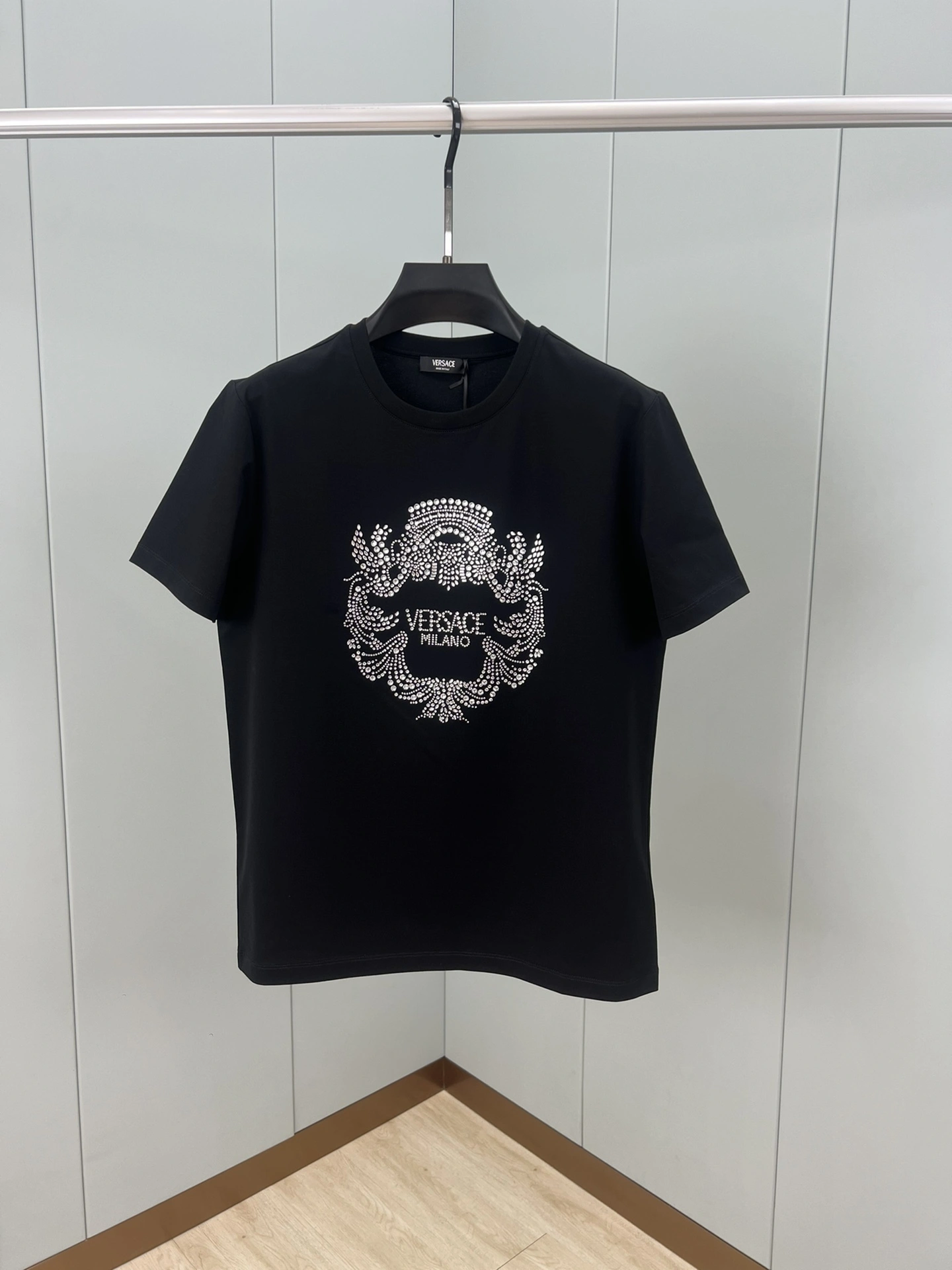 wg.luxury- V5rs135 Crest logo 3Colour item:E-F409A0407-3